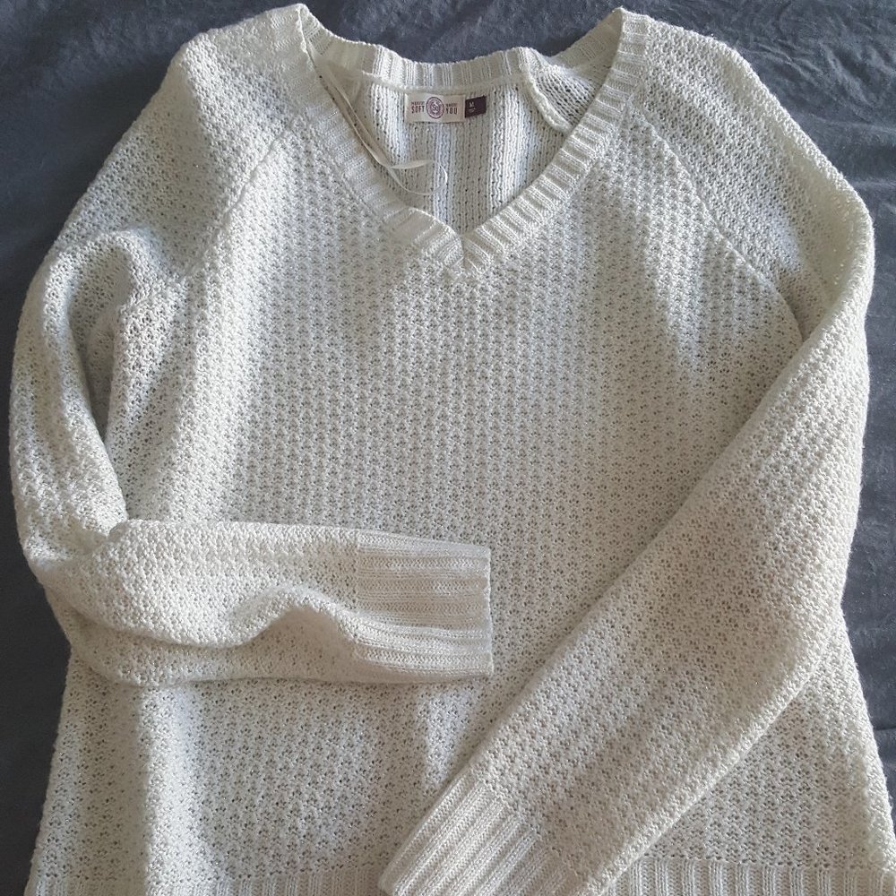 White Sweater ~ M